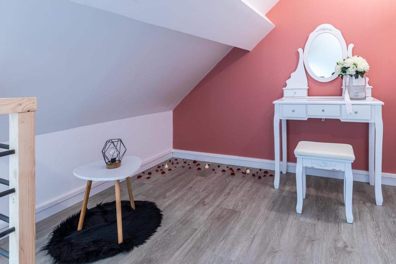 Suite L'Echappee - Maison Romantique - Spa & Sauna Privatif- Pole Dance - Lit Rond Avec Miroir Au Plafond Pezarches Exteriör bild