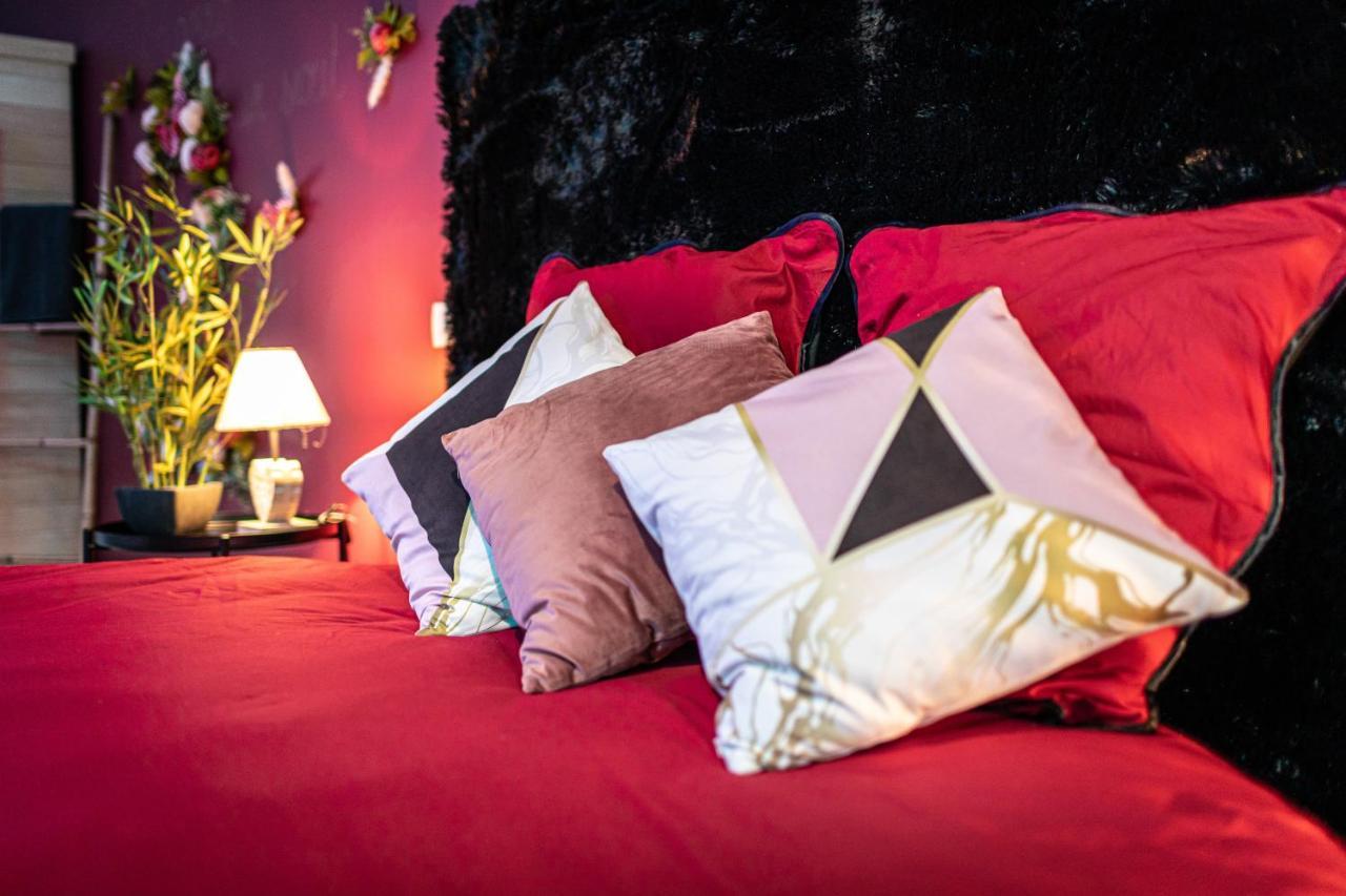 Suite L'Echappee - Maison Romantique - Spa & Sauna Privatif- Pole Dance - Lit Rond Avec Miroir Au Plafond Pezarches Exteriör bild
