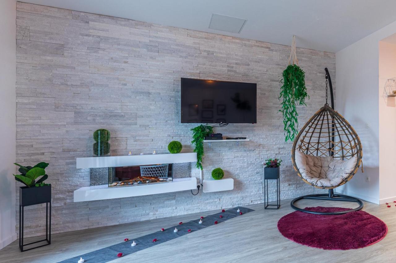 Suite L'Echappee - Maison Romantique - Spa & Sauna Privatif- Pole Dance - Lit Rond Avec Miroir Au Plafond Pezarches Exteriör bild